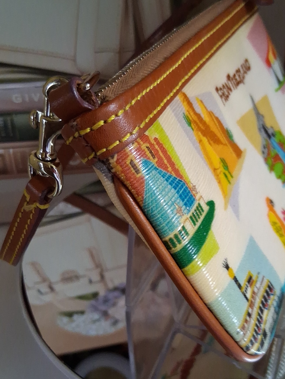Dooney/Disney Cream & Brown Wristlet ,Hard To Find Like New - Picture 5 of 7